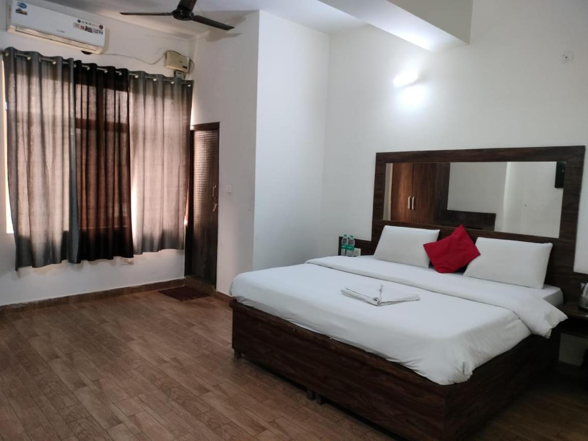 The Rejoice Hotel & Guesthouse Greater Noida Extérieur photo